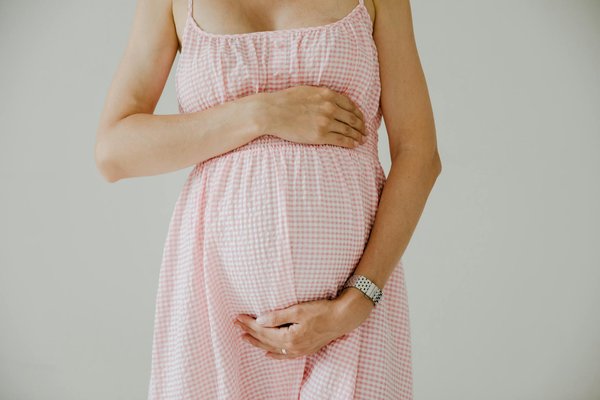 How can mindfulness practices enhance pregnancy experience in the UK?
